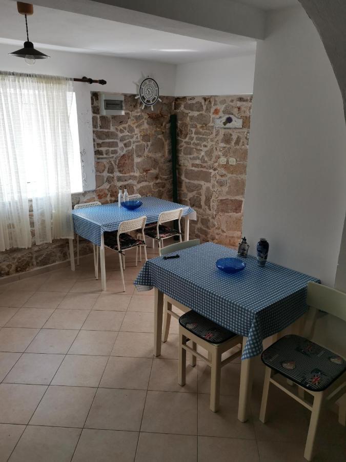 Apartment Titinica Murter Buitenkant foto