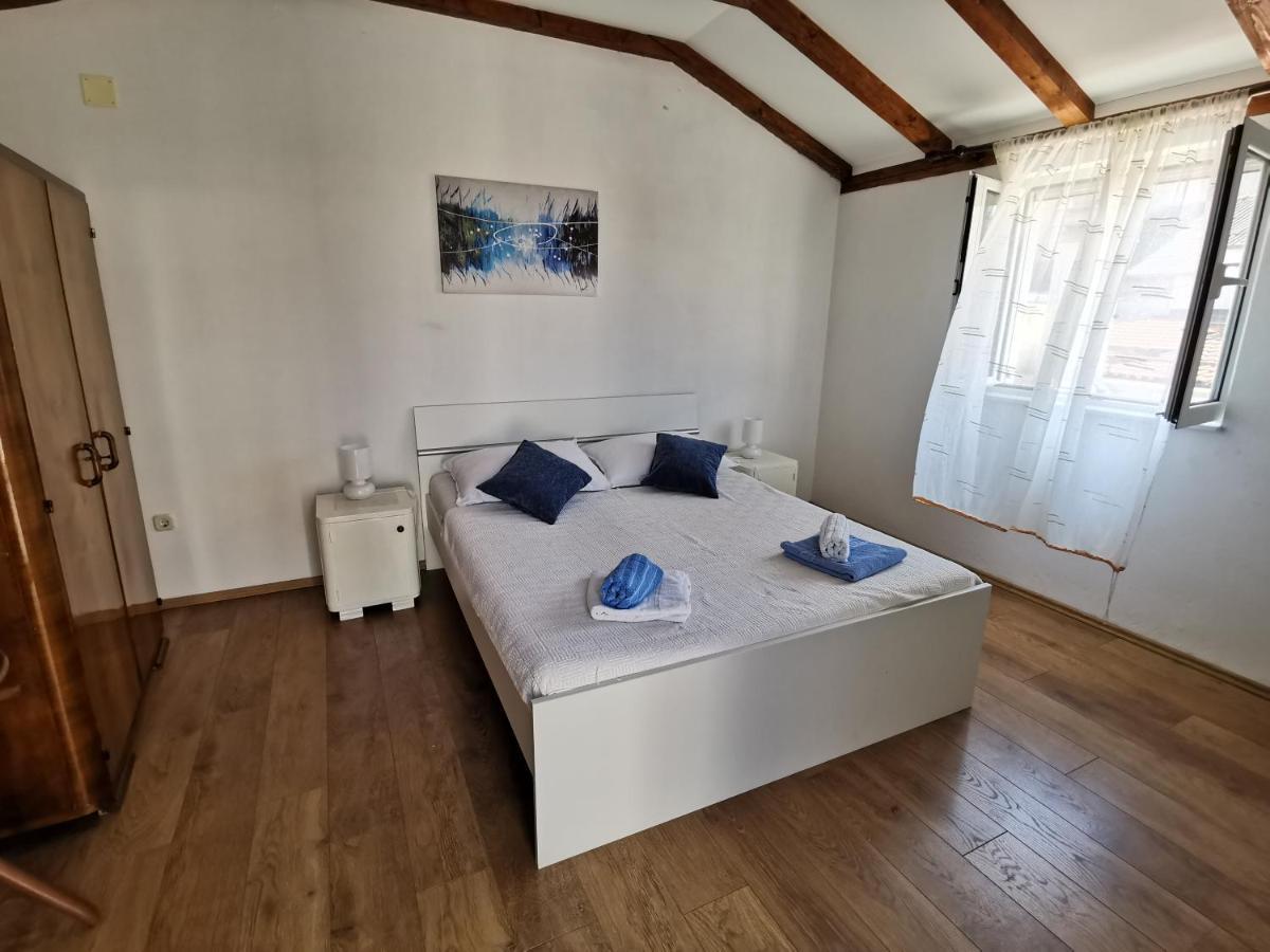 Apartment Titinica Murter Buitenkant foto